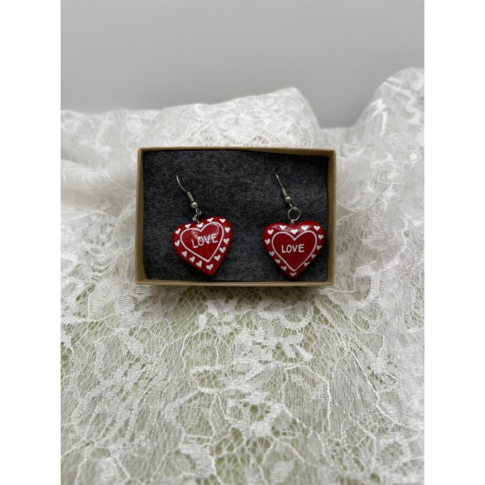 Red / White Lightweight Love Heart Earrings - Picture 10 of 10